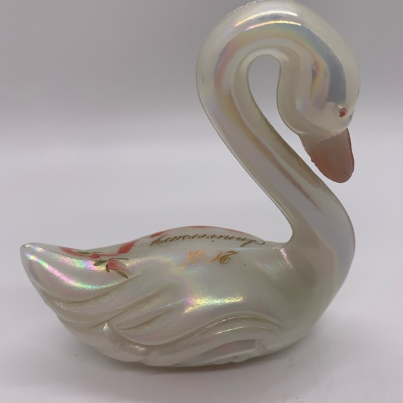 FENTON 20th Anniversary Swan Figurine.  Signed!  COLLECTIBLE - Picture 3 of 12